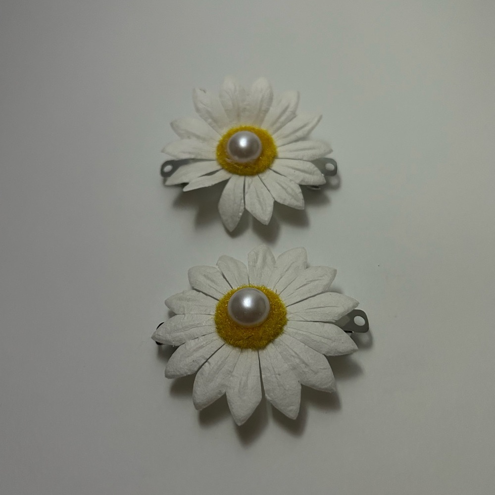 White Daisy Hair Clips with Pearl Center